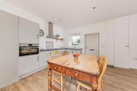 Chapelton Cottage Rattray-1.JPG