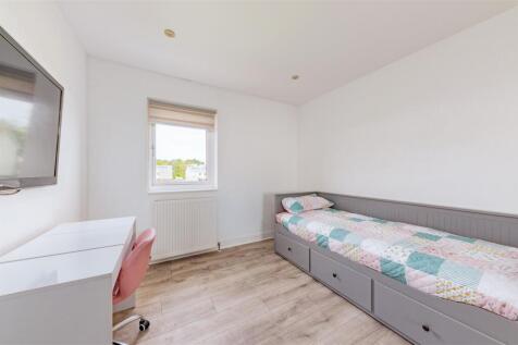 30 Castleview Place Dundee-10.JPG