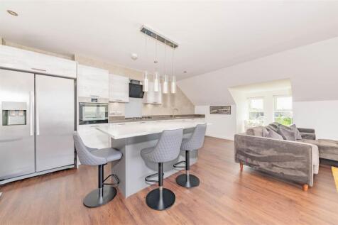 Flat 18 Anton House Forthill Road BF-11.JPG
