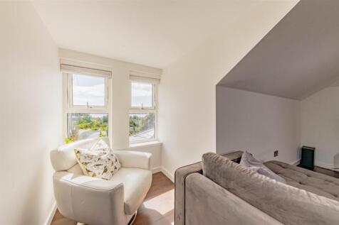 Flat 18 Anton House Forthill Road BF-14.JPG