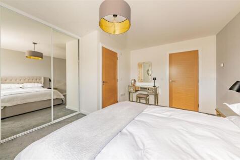 Flat 18 Anton House Forthill Road BF-7.JPG