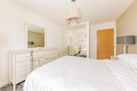 Flat 18 Anton House Forthill Road BF-5.JPG