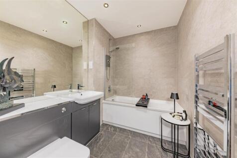 Flat 18 Anton House Forthill Road BF-10.JPG