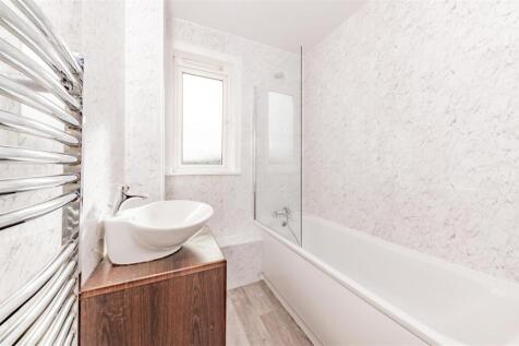 8F Ballindean Road Dundee NEW BATHROOM-1.JPG
