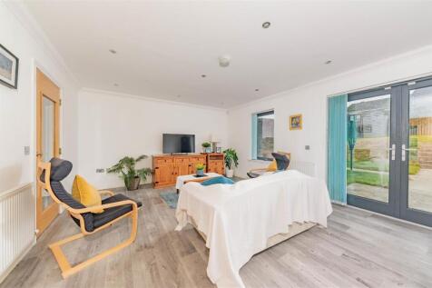 64 Cotton Road Dundee-2.JPG