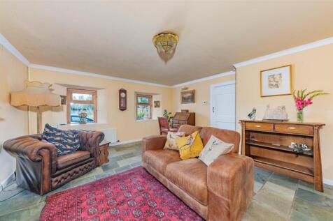 Locheil Cottage, 8 Rosewell Road Kirriemuir-5.JPG