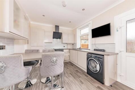 13 Lowson Avenue Forfar-3.JPG