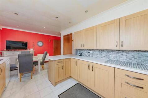 4 Rose Hemming Place Letham-11.JPG