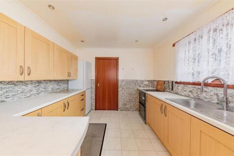 4 Rose Hemming Place Letham-10.JPG