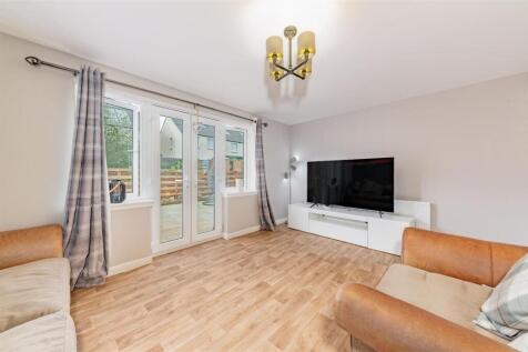 22 Finlay Drive Arbroath-24.JPG