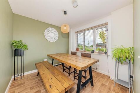 22 Finlay Drive Arbroath-18.JPG