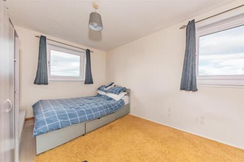 96 Tweed Crescent Dundee-5.JPG