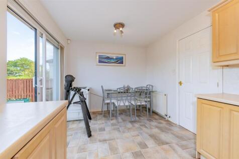 53 Clattowoods Place Dundee-9.JPG