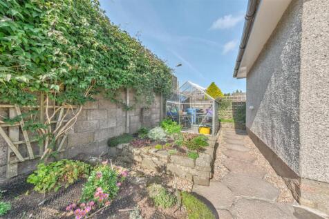 8 Broomwell Gardens Monikie-26.JPG