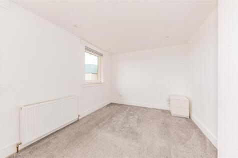 28 Emmock Place Dundee RENTAL-7.JPG