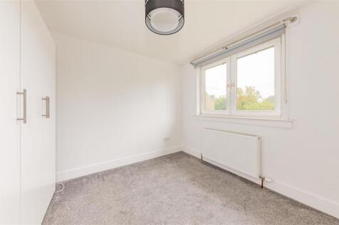 28 Emmock Place Dundee RENTAL-5.JPG