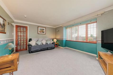 10 Stiven Crescent Kirriemuir-16.JPG