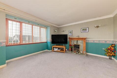 10 Stiven Crescent Kirriemuir-15.JPG