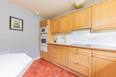 10 Stiven Crescent Kirriemuir-2.JPG