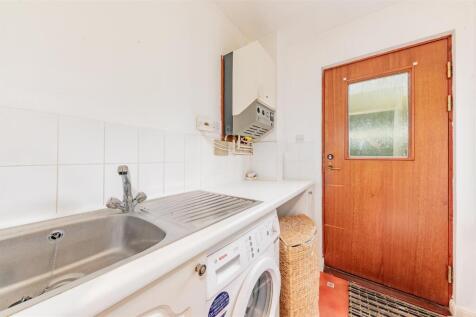10 Stiven Crescent Kirriemuir-4.JPG