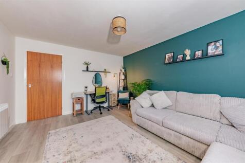 39 Service Road Forfar-8.JPG