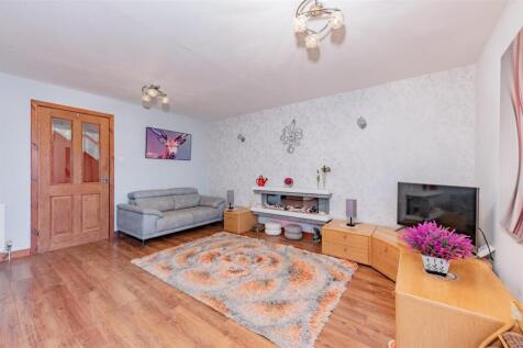 94D Glamis Road Kirriemuir NEW LOUNGE-2.JPG