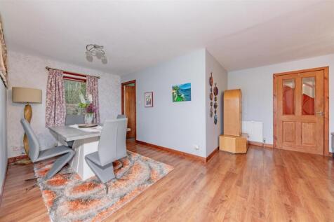 94D Glamis Road Kirriemuir NEW LOUNGE-5.JPG