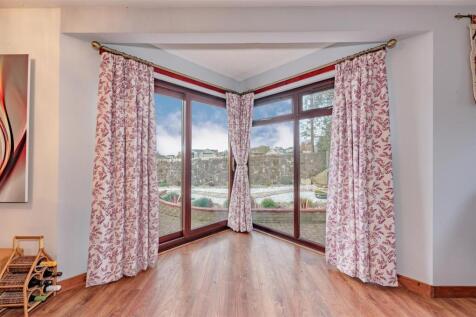94D Glamis Road Kirriemuir NEW LOUNGE-1.JPG