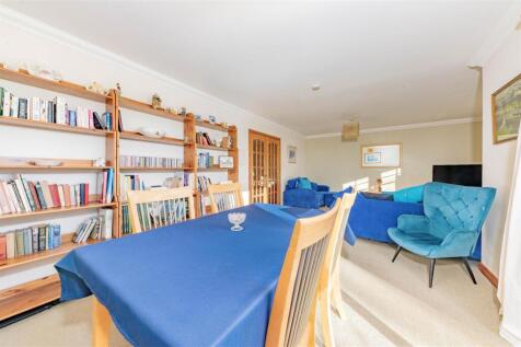 20 Ballumbie Gardens Dundee-25.JPG