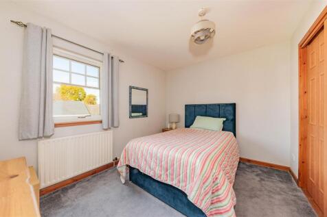 20 Ballumbie Gardens Dundee-10.JPG