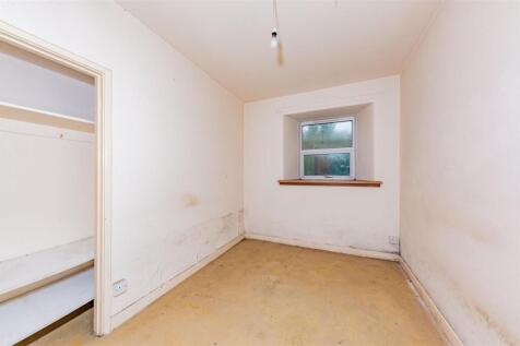 Smiddy Cottage East Glenogil-14.JPG