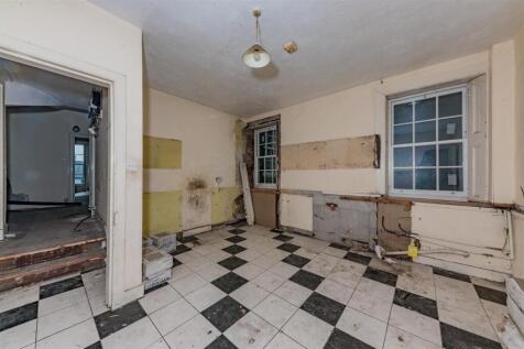 202B High Street Montrose-7.JPG