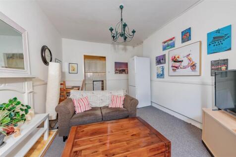 1R 27 Park Avenue Dundee-7.JPG