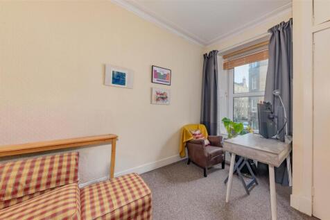 1R 27 Park Avenue Dundee-9.JPG