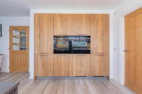 12 Mona Crescent BF-19.JPG