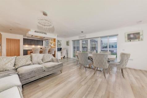 12 Mona Crescent BF-15.JPG