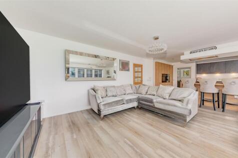 12 Mona Crescent BF-14.JPG