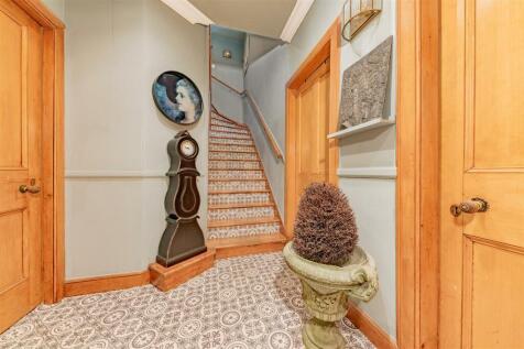 7 Rosebank Street Forfar Hallways-1.JPG