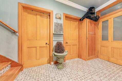 7 Rosebank Street Forfar Hallways-2.JPG