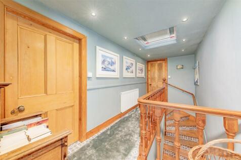 7 Rosebank Street Forfar Hallways-3.JPG