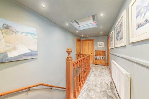 7 Rosebank Street Forfar Hallways-4.JPG