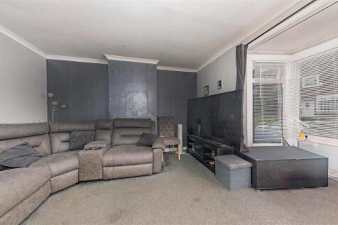 9 Helmsdale Crescent Dundee-7.JPG