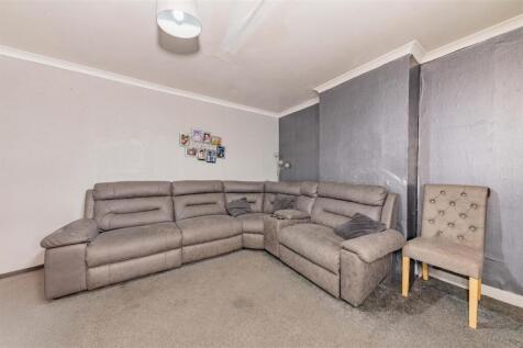 9 Helmsdale Crescent Dundee-6.JPG