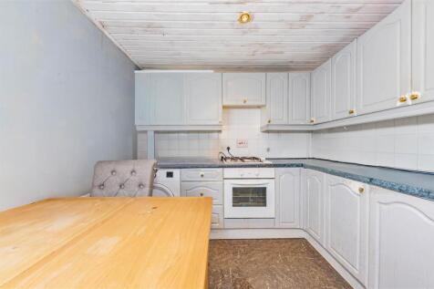 9 Helmsdale Crescent Dundee-8.JPG