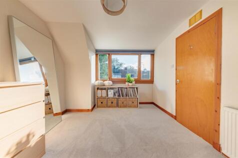 4 Kinloch Place Meigle-8.JPG