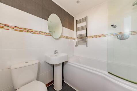 4 Kinloch Place Meigle-3.JPG