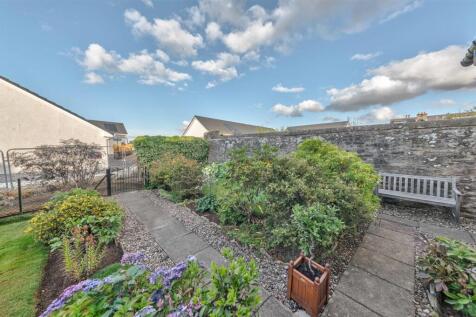 4 Kinloch Place Meigle-14.JPG