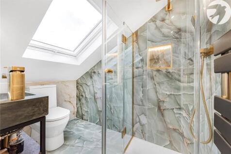 Ensuite To Bed One