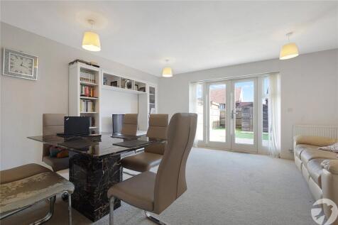 Lounge/Dining Area