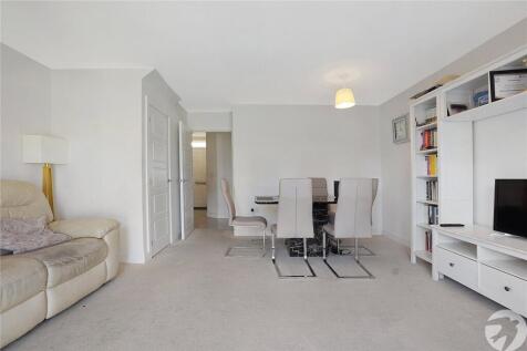 Lounge/Dining Area